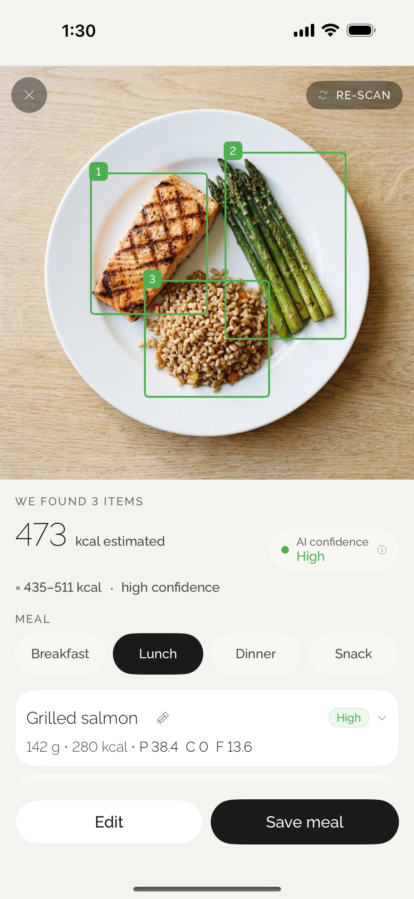 the sate photo logging screen — a photographed plate resolved into items, calories and macros